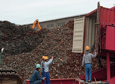 loading scrap in the truck