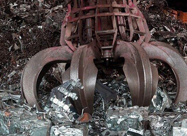 machine for scrap gathering